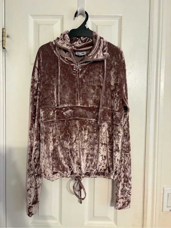 OAK Tops - FRANK & OAK Crushed Velvet Pullover Hoodie in Mauve Pink